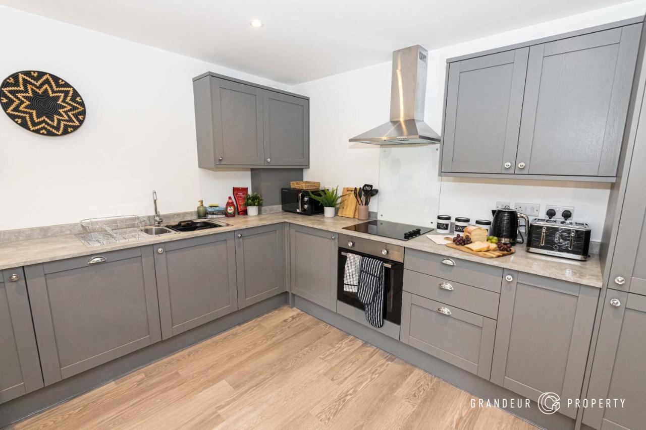 Bournecoast - Stylish Flat With Balcony - Sea Glimpses - 10 Min Walk To Beach - Parking - Wifi - Fm8406 Bournemouth Exterior foto