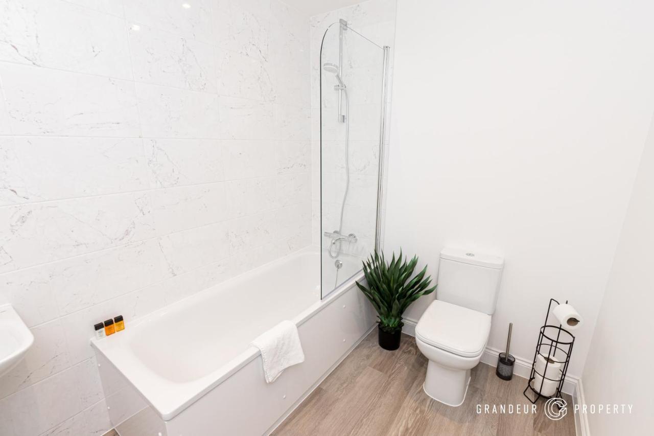 Bournecoast - Stylish Flat With Balcony - Sea Glimpses - 10 Min Walk To Beach - Parking - Wifi - Fm8406 Bournemouth Exterior foto